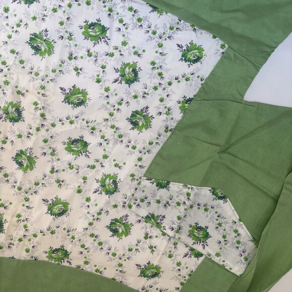 Vintage Homemade Green Floral Apron with Green Apron Strings, Pockets And Hem - Picture 5 of 7